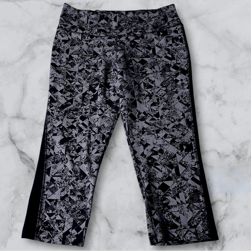 Nike Capri Women's Leggings. Large - Picture 2 of 8